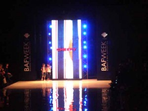 DESFILE ILUMINACION Y LEED 
