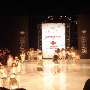 DESFILE PRIMAVERA VERANO - LEED E ILUMINACION
